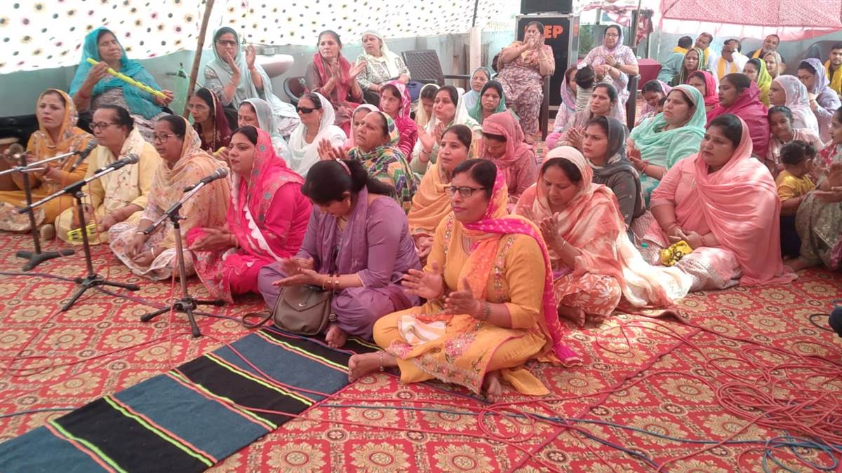 ਦੁਰਗਾ ਅਸ਼ਟਮੀ ਤੇ ਰਾਮ ਨੌਮੀ ਮੌਕੇ ਦੁਰਗਾ ਸਪਤਸ਼ਤੀ ਪਾਠ ਦੇ ਭੋਗ ਪਾਏ