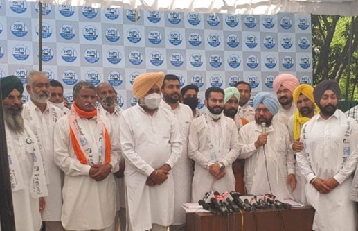 ਨਰਿੰਦਰਪਾਲ ਸਵਨਾ ਸਾਥੀਆਂ ਸਮੇਤ 'ਆਪ' 'ਚ ਸ਼ਾਮਲ
