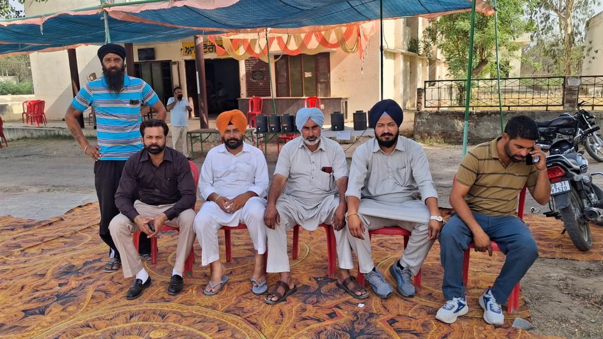 ਉਮੀਦਵਾਰਾਂ ਤੇ ਸਮੱਰਥਕਾਂ ਨੇ ਉਤਾਰੀ ਥਕਾਵਟ, ਵੋਟਾਂ ਦੀ ਚੱਲਦੀ ਰਹੀ ਚਰਚਾ