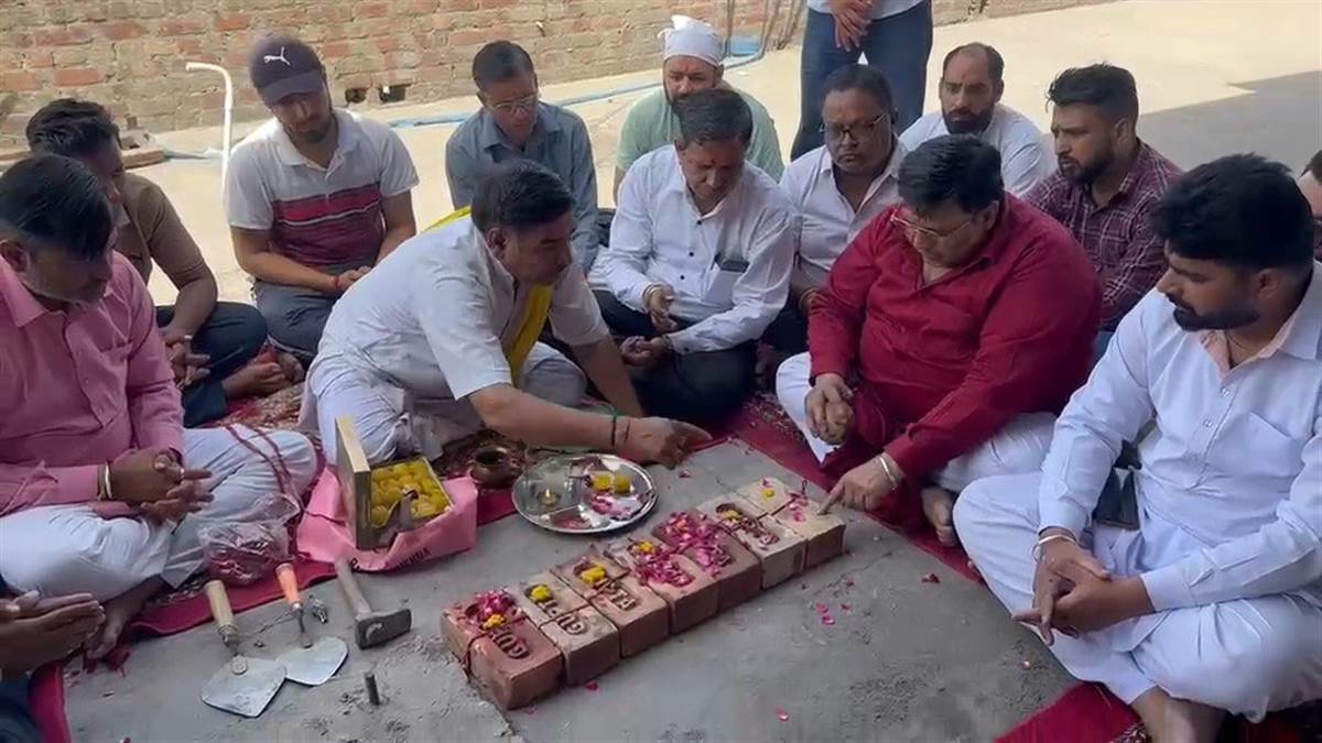 ਸਿੱਧ ਬਾਬਾ ਬਾਲਕ ਨਾਥ ਮੰਦਰ ’ਚ ਵਿਸ਼ਾਲ ਗੁੰਬਦ ਦਾ ਨੀਂਹ ਪੱਥਰ ਰੱਖਿਆ