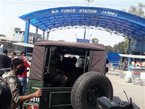 Jammu Technical Airport Blasts:  ਜੰਮੂ ਟੈਕਨੀਕਲ ਏਅਰਪੋਰਟ 'ਤੇ ਡਰੋਨ ਨਾਲ ਹਮਲਾ, 2 ਜ਼ਖ਼ਮੀ, ਬਿਲਡਿੰਗ ਦੀ ਛੱਤ 'ਚ ਛੇਕ