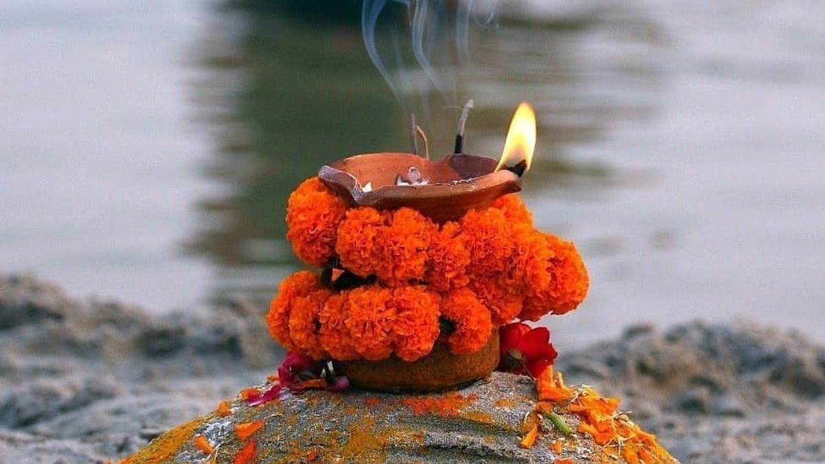 Ashadha Amavasya 2022 Upay: ਪਿਤਰ ਦੋਸ਼ ਤੋਂ ਛੁਟਕਾਰਾ ਪਾਉਣ ਲਈ  ਹਾੜ੍ਹ ਅਮੱਸਿਆ 'ਤੇ ਕਰੋ ਇਹ ਉਪਾਅ, ਪੂਰਵਜਾਂ ਦਾ ਹੋਵੇਗਾ ਆਸ਼ੀਰਵਾਦ