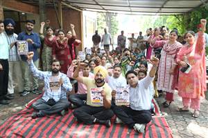 ਆਮ ਆਦਮੀ ਕਲੀਨਿਕਾਂ ਦੇ ਫਾਰਮਾਸਿਸਟ ਦੀ ਹੜਤਾਲ, 93 ਕੇਂਦਰਾਂ ’ਤੇ ਮਰੀਜ਼ਾਂ ਨੂੰ ਨਹੀਂ ਮਿਲੀ ਦਵਾਈ