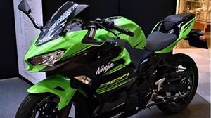 Kawasaki Ninja 250 ਹੋਈ ਲਾਂਚ, ਨਵੇਂ ਰੰਗਾਂ ਦੇ ਵਿਕਲਪ ਨਾਲ ਮਿਲਿਆ ਦਮਦਾਰ ਇੰਜਣ, ਜਾਣੋ ਕਿੰਨੀ ਹੈ ਕੀਮਤ