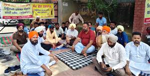 ਸਾਬਕਾ ਵਿਧਾਇਕ ਲੱਖਾ ਨੇ ਸਫ਼ਾਈ ਸੇਵਕਾਂ ਦੇ ਧਰਨੇ ਦੀ ਕੀਤੀ ਹਮਾਇਤ