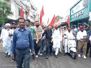 ਸਫਾਈ ਸੇਵਕਾਂ ’ਤੇ ਲਾਠੀਚਾਰਜ ਖ਼ਿਲਾਫ਼ ਸੜਕਾਂ ’ਤੇ ਆਏ ਕਾਮੇ