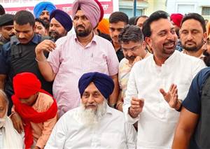Barnala News : ਅਕਾਲੀ ਸਰਕਾਰ ਆਉਣ 'ਤੇ ਸਫ਼ਾਈ ਕਰਮਚਾਰੀਆਂ 'ਤੇ ਲਾਠੀਚਾਰਜ ਕਰਨ ਵਾਲੇ ਪੁਲਿਸ ਅਧਿਕਾਰੀ ਬਖ਼ਸ਼ੇ ਨਹੀਂ ਜਾਣਗੇ : ਸੁਖਬੀਰ ਸਿੰਘ ਬਾਦਲ