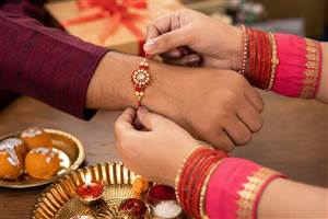 ਆਧੁਨਿਕ ਰੁਝੇਵਿਆਂ ’ਚ ਰੱਖੜੀ ਦੀ ਉਡੀਕ