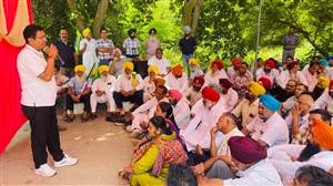 ਤਹਿਸੀਲ ਕੰਪਲੈਕਸ ’ਚ ਪੰਜਾਬ ਸਰਕਾਰ ਖ਼ਿਲਾਫ਼ ਰੋਸ ਧਰਨਾ