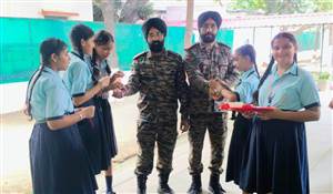ਫ਼ੌਜੀ ਵੀਰਾਂ ਦੇ ਬੰਨ੍ਹੀਆਂ ਰੱਖੜੀਆਂ