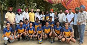 ਵਾਲੀਬਾਲ ਮੁਕਾਬਲੇ ’ਚ ਸਰਕਾਰੀ ਸਕੂਲ ਭੱਕੂਮਾਜਰਾ ਜੇਤੂ