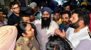 ਬਿਜਲੀ ਸਪਲਾਈ ਤੋਂ ਅੱਕੇ ਅੱਠ ਪਿੰਡਾਂ ਦੇ ਲੋਕਾਂ ਨੇ ਲਾਇਆ ਧਰਨਾ