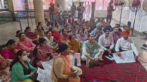ਮਹਾਹੜਤਾਲ 'ਚ ਸਿਹਤ ਮੁਲਾਜ਼ਮ ਸਾਂਝਾ ਮੰਚ ਬਟਾਲਾ ਦੀ ਭਰਵੀਂ ਸ਼ਮੂਲੀਅਤ, DA ਦੀਆਂ ਬਕਾਇਆ ਕਿਸ਼ਤਾਂ ਸਮੇਤ ਹੱਕੀ ਮੰਗਾਂ ਤੁਰੰਤ ਪੂਰੀਆਂ ਕਰਨ ਦੀ ਕੀਤੀ ਮੰਗ