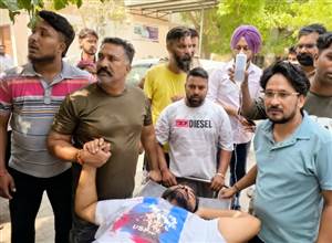 ਮੰਦਰ ਦੇ ਬਾਹਰ ਭਾਜਪਾ ਆਗੂ ਦੇ ਭਰਾ ’ਤੇ ਗੋਲ਼ੀਬਾਰੀ, ਛਾਤੀ ’ਚ ਲੱਗੀ ਗੋਲ਼ੀ