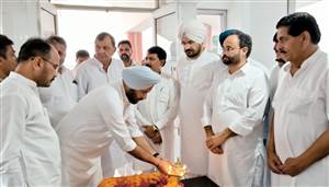 ਸ਼ਹੀਦਾਂ ਦੀ ਕੁਰਬਾਨੀ ਨੂੰ ਹਮੇਸ਼ਾ ਯਾਦ ਰੱਖਣਾ ਚਾਹੀਦਾ : ਰਵਿੰਦਰ ਦਲਵੀ
