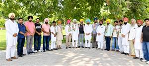 ਬਸਤੀ ਬੋਰਾਵਾਲੀ ਤੇ ਕਾਮਲ ਵਾਲਾ ਖੁਰਦ ਤੋਂ ਸਾਬਕਾ ਸਰਪੰਚਾਂ ਸਮੇਤ 15 ਪਰਿਵਾਰ ਕਾਂਗਰਸ ’ਚ ਸ਼ਾਮਲ