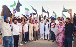 ਭਾਜਪਾ ਨਸ਼ਾ ਮੁਕਤ ਯਾਤਰਾ ਦਾ ਕਿਸਾਨਾਂ ਕਾਲੇ ਝੰਡੇ ਵਿਖਾ ਕੀਤਾ ਵਿਰੋਧ