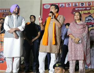 ਕਪਿਲ ਮਿਸ਼ਰਾ ਅਤੇ ਰਵਨੀਤ ਬਿੱਟੂ ਨੇ 'ਆਪ' 'ਤੇ ਸਾਧੇ ਨਿਸ਼ਾਨੇ