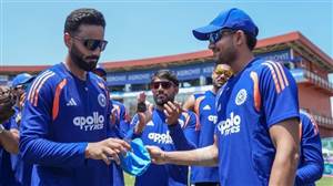 ਪਿਓ ਨੂੰ ਮਿਲਦੇ ਸੀ ਤਾਅਨੇ, ਕ੍ਰਿਕਟ ਛੱਡ ਕੈਨੇਡਾ ਜਾਣ ਵਾਲਾ ਸੀ ਨਮਨ ਧੀਰ; ਹੁਣ ਟੀਮ ਇੰਡੀਆ ਦੀ ਕੈਪ ਪਾ ਕੇ ਆਲੋਚਕਾਂ ਨੂੰ ਦਿੱਤਾ ਠੋਕਵਾਂ ਜਵਾਬ