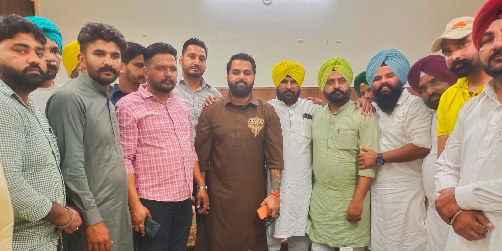 ਗਾਇਕ ਗੁਲਾਬ ਸਿੱਧੂ ਦੀ ਸਰਪੰਚਾਂ ਨਾਲ ਹੋਈ ਸੁਲ੍ਹਾ-ਸਫ਼ਾਈ, ਗਾਣੇ 'ਚ ਸਰਪੰਚਾਂ ਖਿਲਾਫ਼ ਬੋਲੀ ਸ਼ਬਦਾਬਲੀ ਮਗਰੋਂ ਛਿੜਿਆ ਸੀ ਵਿਵਾਦ