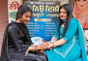 ਕਰਵਾ ਚੌਥ ਨੂੰ ਲੈ ਕੇ ਜੈਤੋ ਦੇ ਬਾਜ਼ਾਰਾਂ ’ਚ ਲੱਗੀਆਂ ਰੌਣਕਾਂ