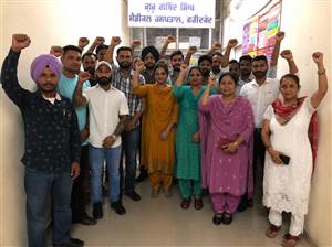 ਤਨਖ਼ਾਹ ’ਚ ਵਾਧੇ ਤੇ ਹੋਰ ਮੰਗਾਂ ਨੂੰ ਲੈ ਕੇ ਏਡਜ਼ ਕੰਟਰੋਲ ਮੁਲਾਜ਼ਮ ਸੰਘਰਸ਼ ਦੇ ਰਾਹ ’ਤੇ