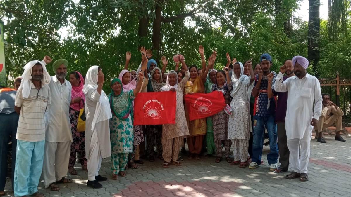 ਮਜ਼ਦੂਰਾਂ ਨੇ ਕੇਂਦਰ ਸਰਕਾਰ ਵਿਰੁੱਧ ਕੀਤਾ ਪ੍ਰਦਰਸ਼ਨ