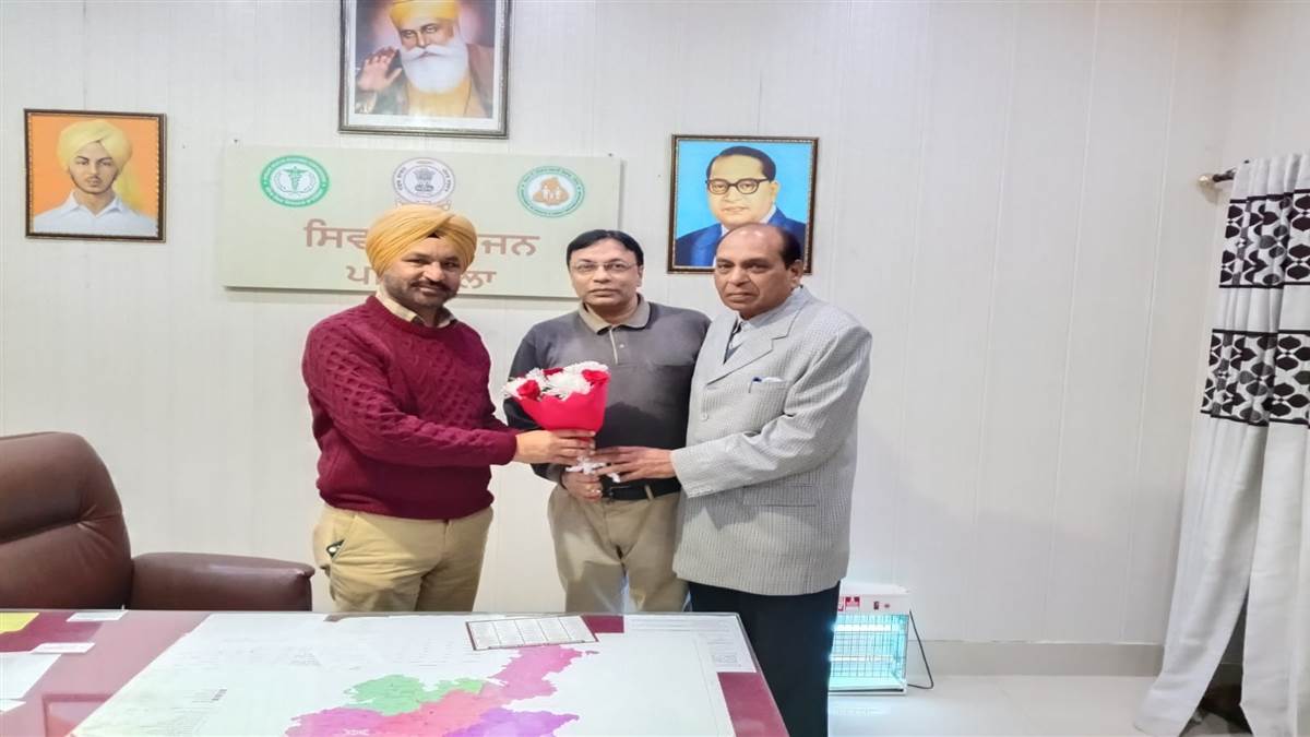 ਡਾ. ਜਸਵਿੰਦਰ ਸਿੰਘ ਦਾ ਬੁੱਕਾ ਦੇ ਕੇ ਕੀਤਾ ਸਨਮਾਨ