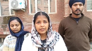 ਸਿੰਗਾਪੁਰ ਤੋਂ ਆਈ ਕੁੜੀ ਪਹੁੰਚੀ SSP ਦਫ਼ਤਰ,ਪਹਿਲਾਂ ਮਿਲਿਆ ਜਾਅਲੀ ਵੀਜ਼ਾ ਫਿਰ 2 ਸਾਲ ਬਾਅਦ ਮਿਲੀ ਟਿਕਟ; ਉਤਰਦੇ ਹੀ ਕੀਤਾ ਡਿਪੋਰਟ