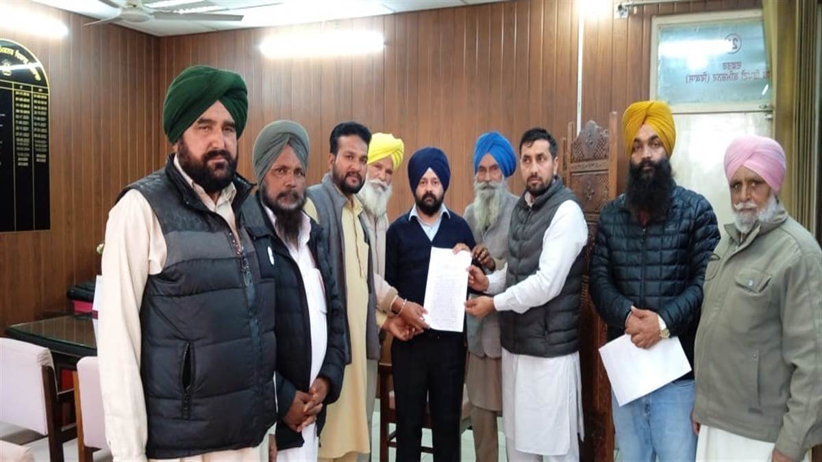 ਵਜੀਦਕੇ ਕਲਾਂ ਗੰਦੇ ਪਾਣੀ ਦੀ ਮਾਰ ਹੇਠ, ਸਕੂਲ ਚਾਰੇ ਪਾਸਿਓਂ ਘਿਰਿਆ