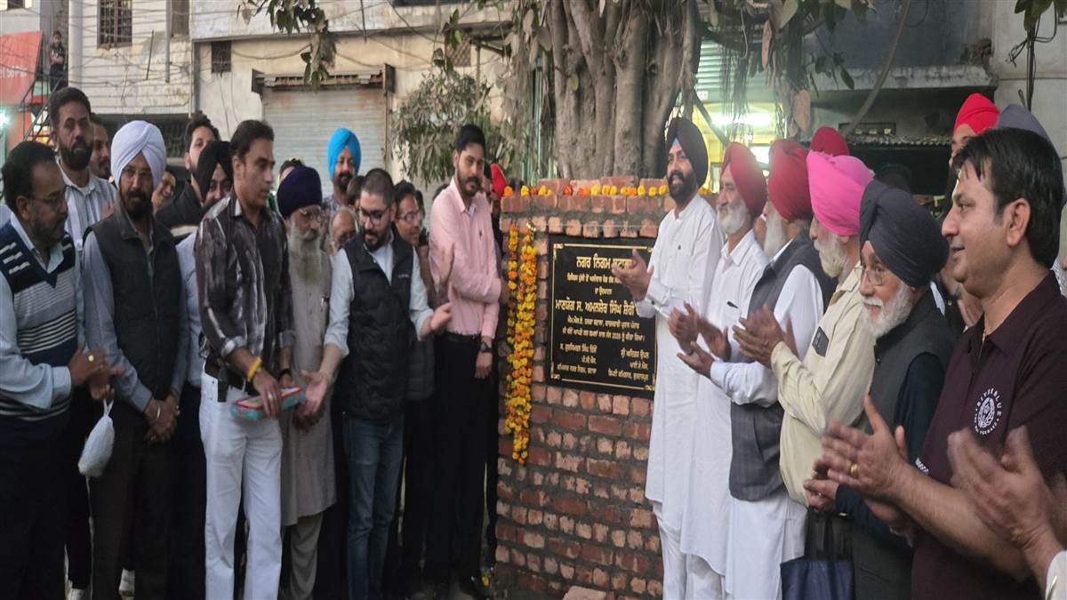 ਕੈਬਨਿਟ ਮੰਤਰੀ ਭੁੱਲਰ ਅਤੇ ਵਿਧਾਇਕ ਸ਼ੈਰੀ ਕਲਸੀ ਨੇ ਸੜਕ ਦਾ ਰੱਖਿਆ ਨੀਂਹ ਪੱਥਰ