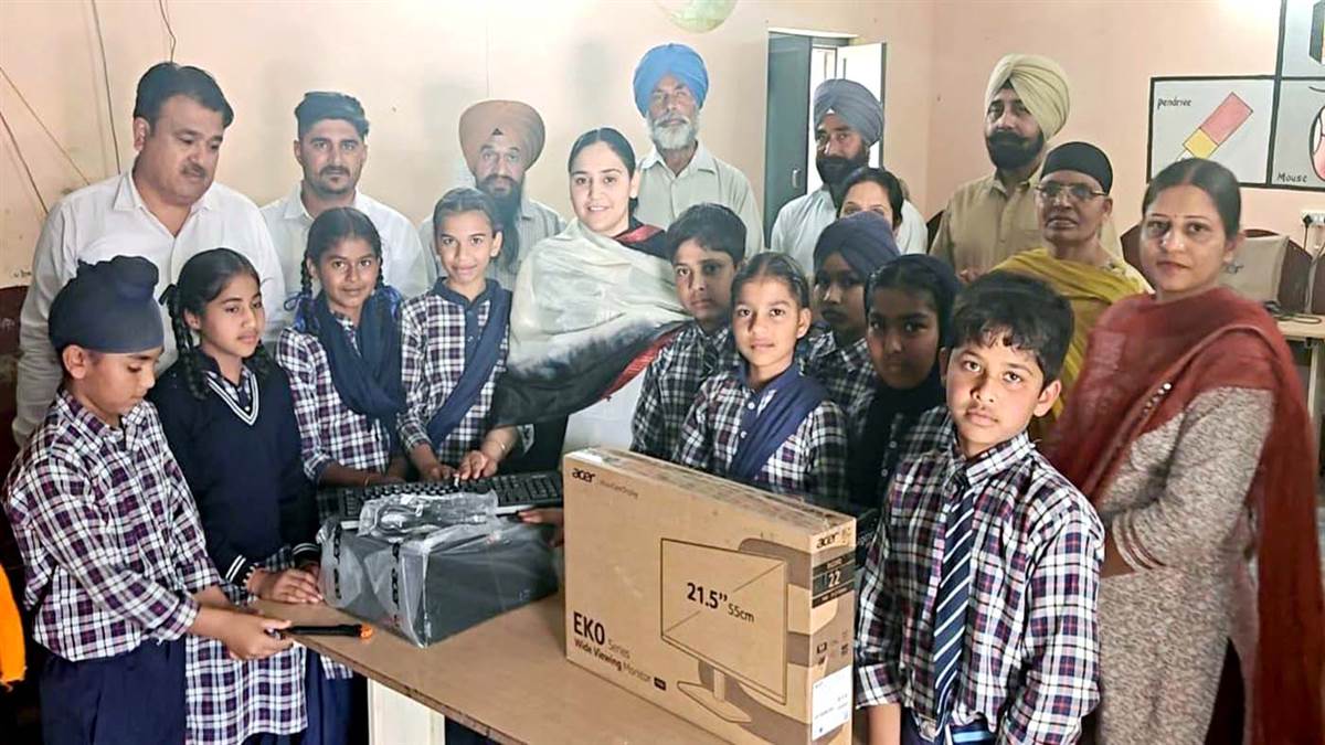 ਲੰਭਵਾਲੀ ਸਕੂਲ ’ਚ ਨਵੇਂ ਕੰਪਿਊਟਰਾਂ ਦਾ ਉਦਘਾਟਨ