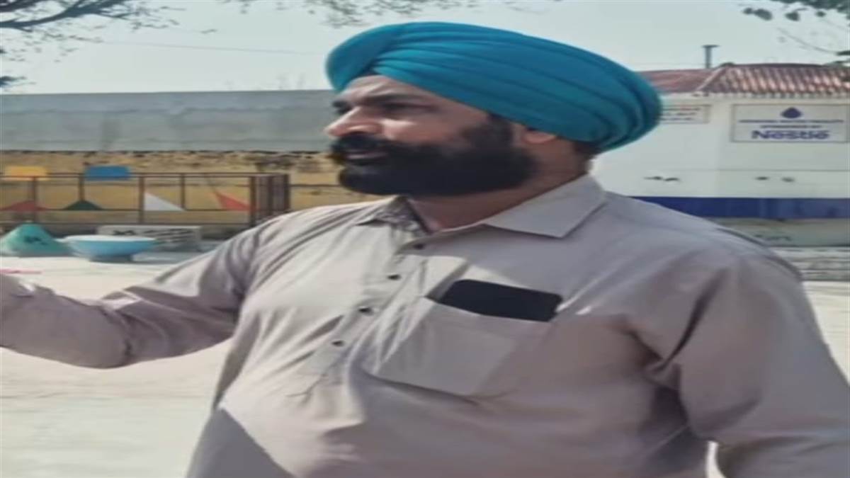 150 ਸਾਲ ਪੁਰਾਣਾ ਦਰਖੱਤ ਵੱਢ ਕੇ ਕਹਿੰਦਾ ਪ੍ਰਿੰਸੀਪਲ ‘ਗਲਤੀ ਹੋ ਗਈ’