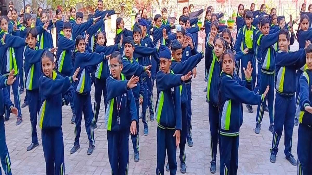 ਵਿਦਿਆਰਥੀਆਂ ਨੂੰ ਤਣਾਅ ਤੋਂ ਰਾਹਤ ਦੇਣ ਲਈ ਸਕੂਲ ‘ਚ ‘ਬੈਗ ਫ੍ਰੀ ਡੇਆ’ ਮਨਾਇਆ