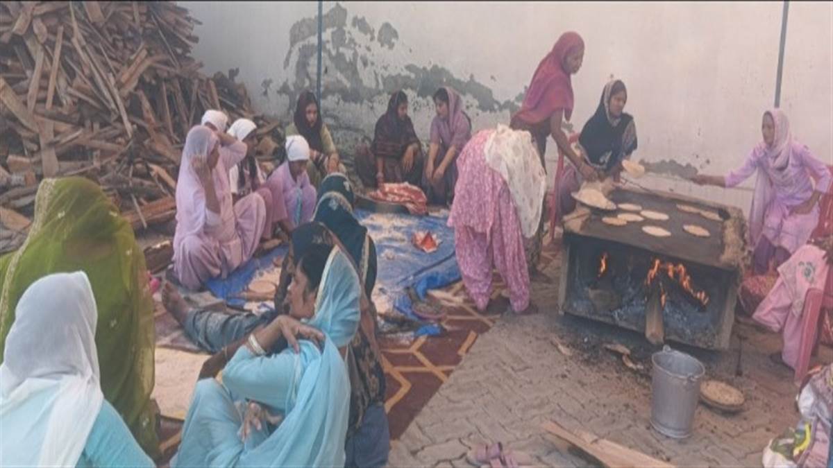 ਦੌਲੇਵਾਲਾ ਮਾਇਰ ਦੀ ਸੰਗਤ ਵੱਲੋਂ ਲੰਗਰ ਸੇਵਾ ਆਰੰਭ