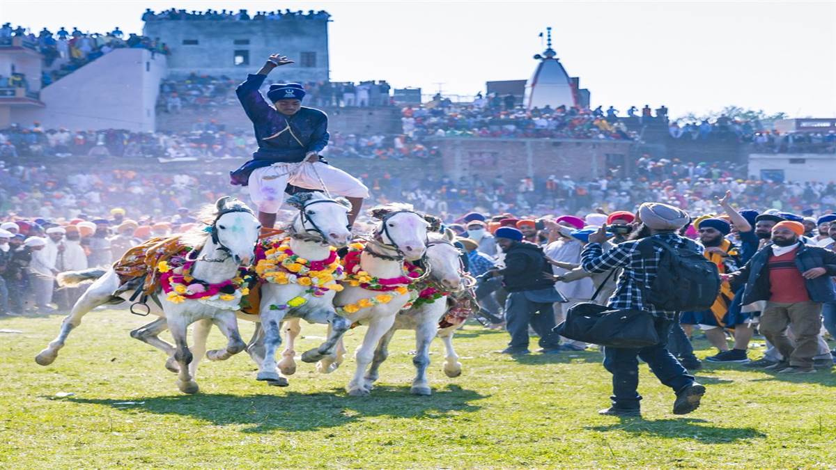 ਬੀਰਤਾ ਵੱਲ ਦਾ ਇਲਾਹੀ ਸਫ਼ਰ ਹੋਲਾ ਮਹੱਲਾ