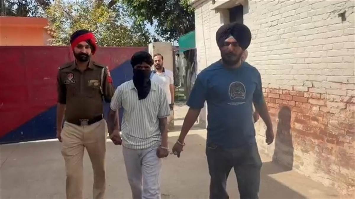 ਮੋਹਾਲੀ : ਪੇਸ਼ੀ ’ਤੇ ਆਏ ਵਿਅਕਤੀ ਦਾ ਗੋਲੀਆਂ ਮਾਰਕੇ ਕਤਲ, ਪੁਲਸ ਨੂੰ ਵੱਡੀ ਸਫ਼ਲਤਾ, 1 ਸ਼ੂਟਰ ਗ੍ਰਿਫਤਾਰ