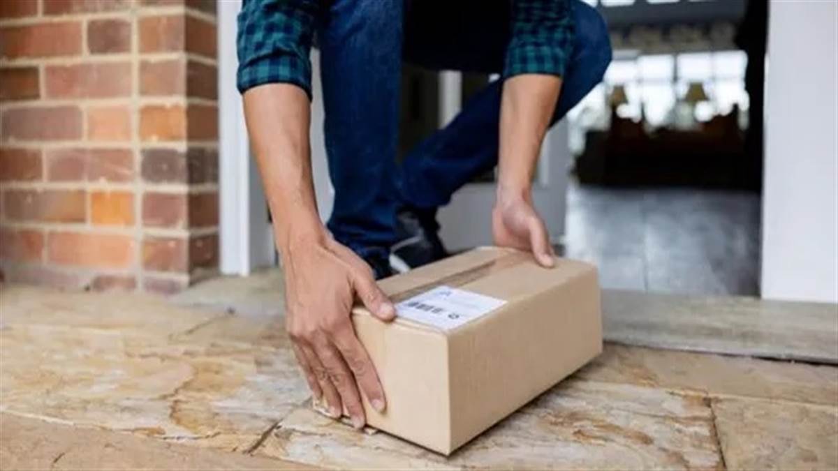 ਵੱਡੀ ਠੱਗੀ: ਡਿਲੀਵਰੀ ਬੁਆਏ ਨੇ ਈ-ਕਾਮਰਸ ਕੰਪਨੀ ਨੂੰ ਲਾਇਆ ਲੱਖਾਂ ਦਾ ਚੂਨਾ; ਰਿਟਰਨ ਕੀਤੇ ਮਹਿੰਗੇ ਜੁੱਤੇ ਰਸਤੇ 'ਚੋਂ ਹੀ ਗਾਇਬ