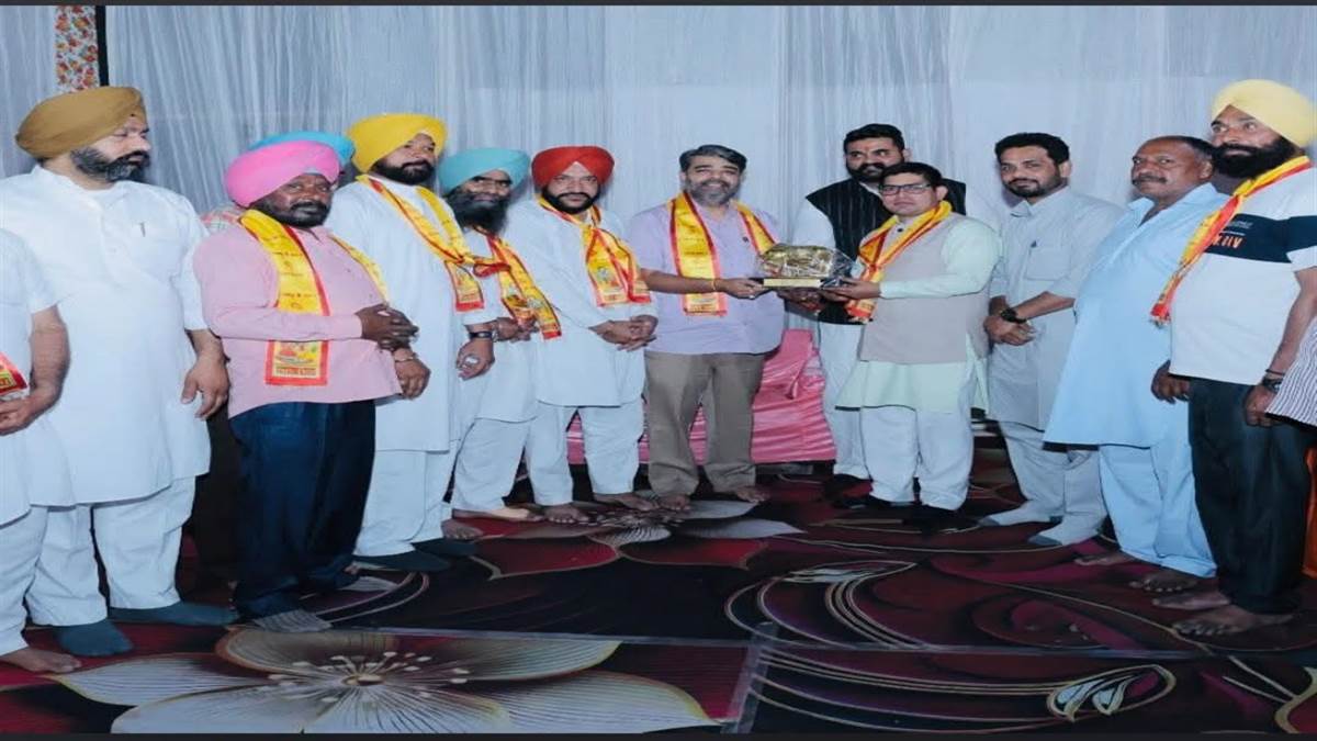ਸ਼੍ਰੀਮਦ ਭਾਗਵਤ ਕਥਾ ਦੌਰਾਨ ਭਗਵਾਨ ਸ਼੍ਰੀ ਕ੍ਰਿਸ਼ਨ ਜਨਮ ਉਤਸਵ ਮਨਾਇਆ