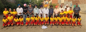 ਹਾਕੀ ਅਕੈਡਮੀ ਨੇ ਬੱਚਿਆਂ ਨੂੰ ਖੇਡ ਕਿੱਟਾਂ ਵੰਡੀਆਂ