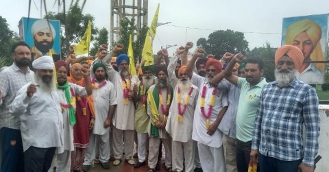 ਕਿਸਾਨ ਸੰਸਦ 'ਚ ਹਿੱਸਾ ਲੈਣ ਵਾਲੇ ਕਿਸਾਨਾਂ ਨੂੰ ਸਨਮਾਨਿਤ ਕਰਕੇ ਕੀਤਾ ਰਵਾਨਾ