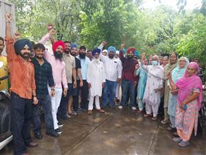ਸੀਵਰੇਜ ਸਮੱਸਿਆ ਨੂੰ ਲੈ ਕੇ ਨਗਰ ਨਿਗਮ ਵਿਰੁੱਧ ਕੀਤਾ ਰੋਸ ਪ੍ਰਦਰਸ਼ਨ
