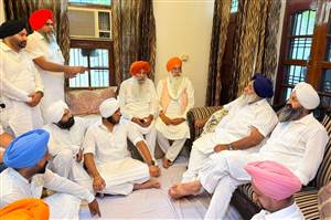 ਸੁਖਬੀਰ ਬਾਦਲ ਨੇ ਸੰਤ ਹਾਕਮ ਸਿੰਘ ਗੰਡਾ ਸਿੰਘ ਵਾਲੇ ਦੇ ਪਰਿਵਾਰ ਨਾਲ ਕੀਤਾ ਦੁੱਖ ਸਾਂਝਾ, ਜੋਬਨ ਰੁੱਤੇ ਤੁਰ ਗਏ ਗੁਰਸਿੱਖ ਕੀਤਾ ਯਾਦ
