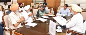 Punjab News : ਵਿੱਤ ਮੰਤਰੀ ਹਰਪਾਲ ਚੀਮਾ ਵੱਲੋਂ ਟਰਾਂਸਪੋਰਟ ਅਤੇ ਮੁਲਾਜ਼ਮ ਯੂਨੀਅਨਾਂ ਨਾਲ ਉੱਚ ਪੱਧਰੀ ਮੀਟਿੰਗ, ਮੁੱਖ ਮੁੱਦਿਆਂ ’ਤੇ ਕੀਤੀ ਚਰਚਾ