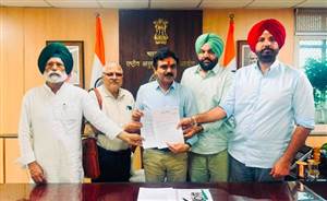 Punjab News : ਬਰਨਾਲਾ 'ਚ ਸਫ਼ਾਈ ਕਰਮਚਾਰੀਆਂ ’ਤੇ ਲਾਠੀਚਾਰਜ ਨੂੰ ਲੈ ਕੇ ਐੱਨਸੀਐੱਸੀ ਨੂੰ ਮਿਲੇ ਕਾਂਗਰਸੀ ਸੰਸਦ ਮੈਂਬਰ, ਕੀਤੀ ਇਹ ਅਪੀਲ
