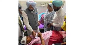 Barnala News: ਭਾਜਪਾ ਦੇ ਸੂਬਾ ਪ੍ਰਧਾਨ ਕੇਵਲ ਸਿੰਘ ਢਿੱਲੋਂ ਨੇ ਬਰਨਾਲਾ ਦੇ ਹਸਪਤਾਲ ’ਚ ਜਾਣਿਆ ਜ਼ਖ਼ਮੀਆਂ ਦਾ ਹਾਲ ਦਿੱਤੀ ਮਾਲੀ ਸਹਾਇਤਾ