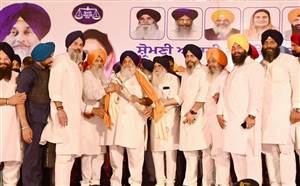 ਰੱਖੜ ਪੁੰਨਿਆ ਮੇਲੇ ’ਚ ਅਕਾਲੀ ਦਲ ਨੇ ‘ਵਾਰਿਸ ਪੰਜਾਬ ਦੇ’ ਤੇ ‘ਆਪ’ ਨੂੰ ਘੇਰਿਆ