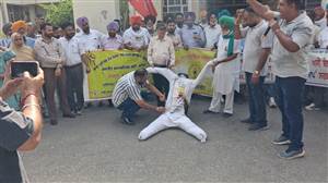ਮੁੱਖ ਮੰਤਰੀ ਦੇ ਟਵੀਟ ਦੀਆਂ ਕਾਪੀਆਂ ਸਾੜ ਕੇ ਕੀਤਾ ਰੋਸ ਮੁਜ਼ਾਹਰਾ