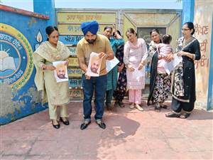 ਅਧਿਆਪਕਾਂ ਨੇ ਸਾੜੀਆਂ ਮੁੱਖ ਮੰਤਰੀ ਦੇ ਟਵੀਟ ਦੀਆਂ ਕਾਪੀਆਂ