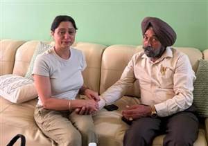 26 ਸਾਲ ਬਾਅਦ ਭੈਣ ਨੇ ਫੌਜੀ ਵੀਰ ਕੈਪਟਨ ਬਲਕਾਰ ਸਿੰਘ ਦੀ ਗੁੱਟ 'ਤੇ ਬੰਨ੍ਹੀ ਰੱਖੜੀ